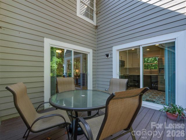 9006 Saint Thomas Lane, Charlotte, NC 28277