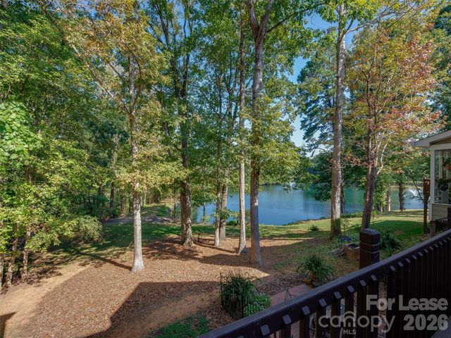 9006 Saint Thomas Lane, Charlotte, NC 28277