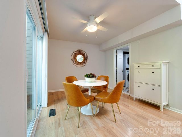 9006 Saint Thomas Lane, Charlotte, NC 28277