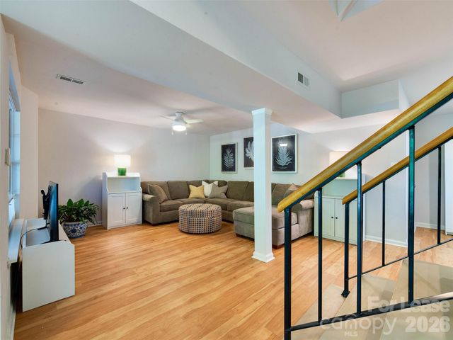 9006 Saint Thomas Lane, Charlotte, NC 28277