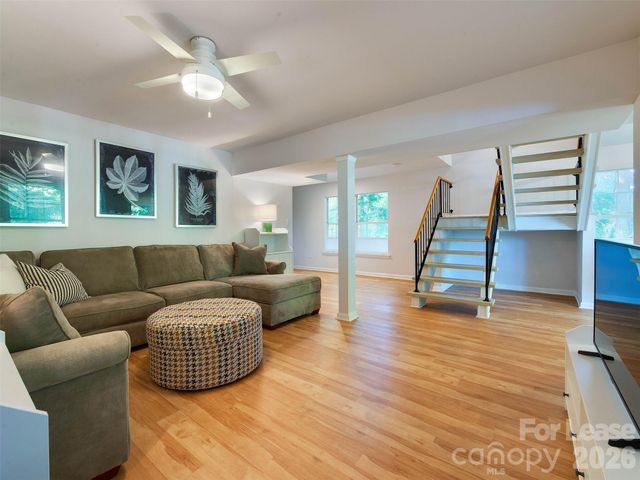 9006 Saint Thomas Lane, Charlotte, NC 28277