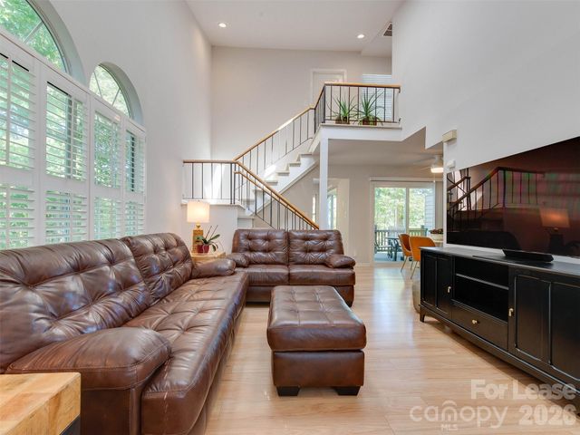 9006 Saint Thomas Lane, Charlotte, NC 28277