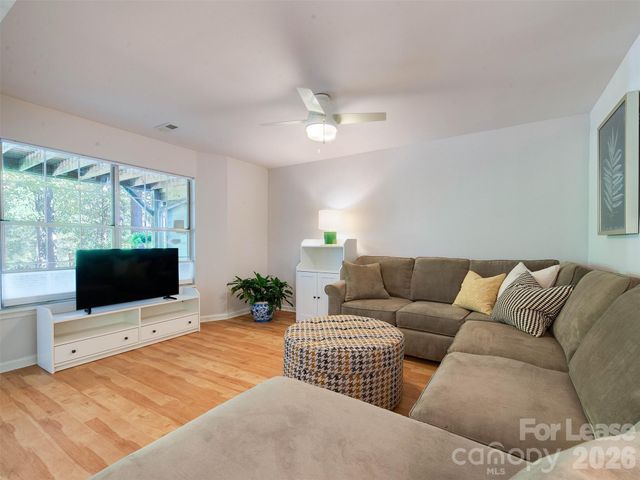 9006 Saint Thomas Lane, Charlotte, NC 28277