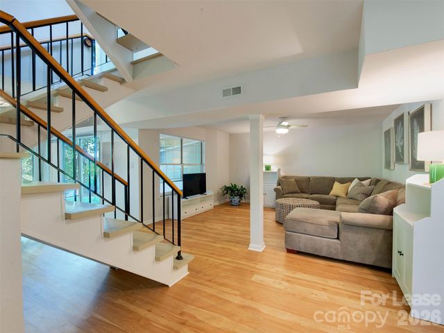 9006 Saint Thomas Lane, Charlotte, NC 28277