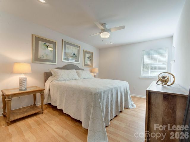 9006 Saint Thomas Lane, Charlotte, NC 28277