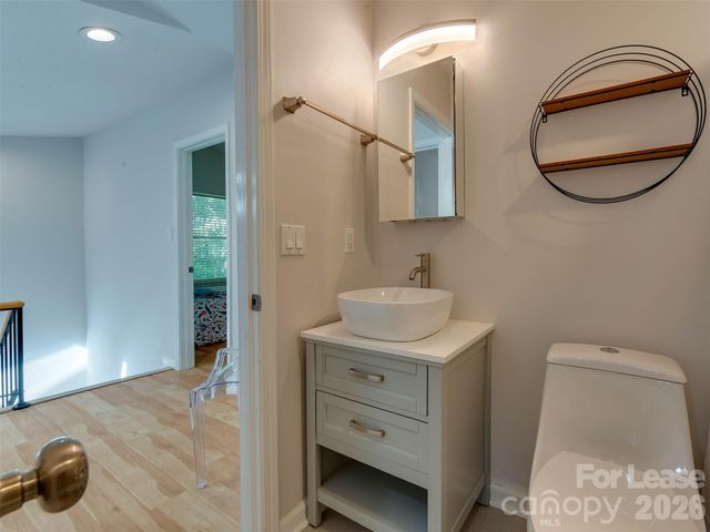 9006 Saint Thomas Lane, Charlotte, NC 28277