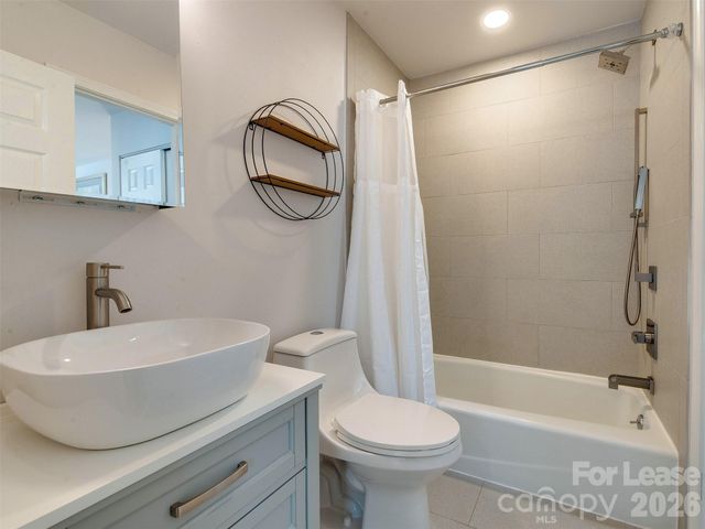 9006 Saint Thomas Lane, Charlotte, NC 28277