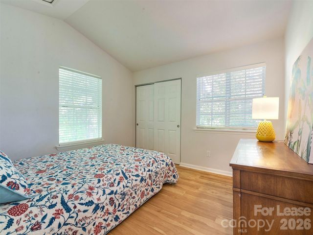 9006 Saint Thomas Lane, Charlotte, NC 28277