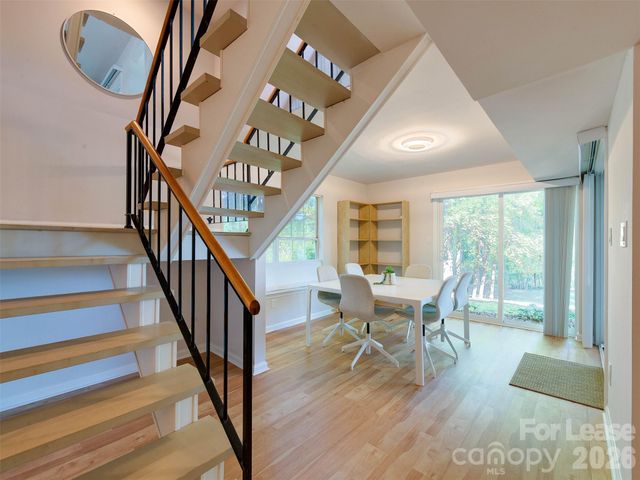 9006 Saint Thomas Lane, Charlotte, NC 28277