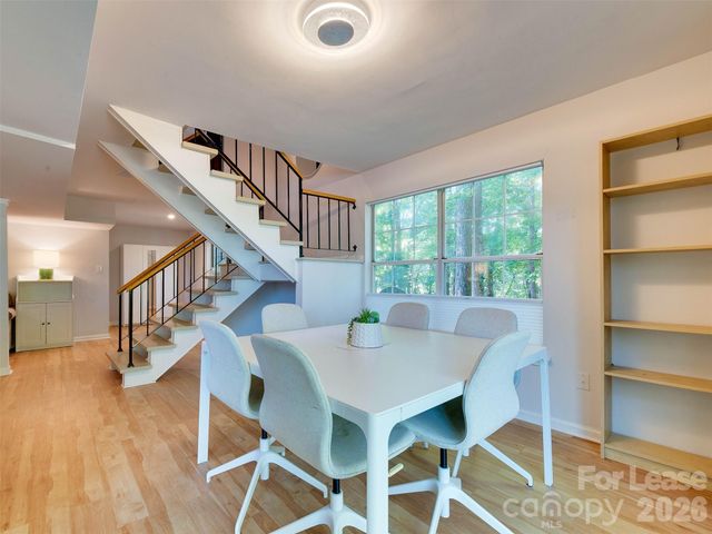 9006 Saint Thomas Lane, Charlotte, NC 28277