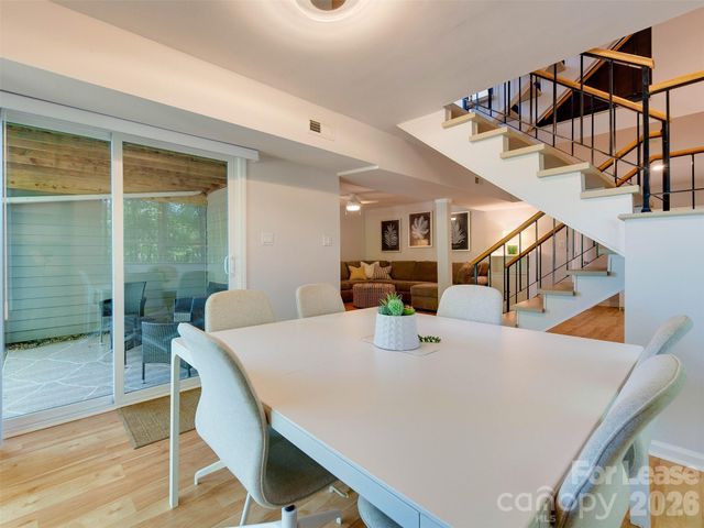 9006 Saint Thomas Lane, Charlotte, NC 28277