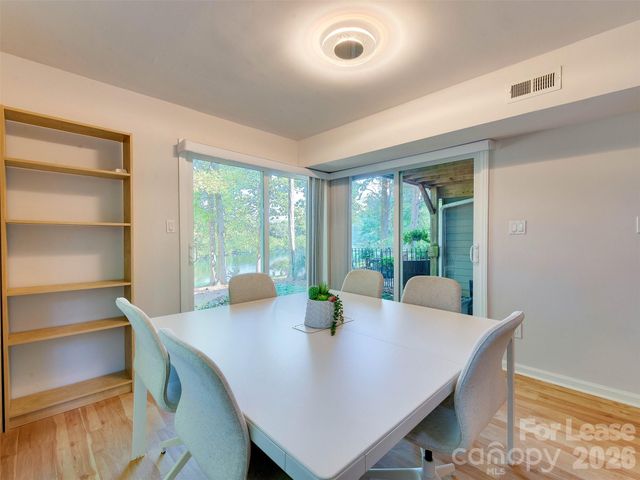 9006 Saint Thomas Lane, Charlotte, NC 28277
