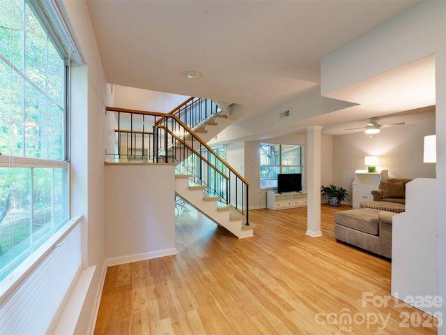 9006 Saint Thomas Lane, Charlotte, NC 28277