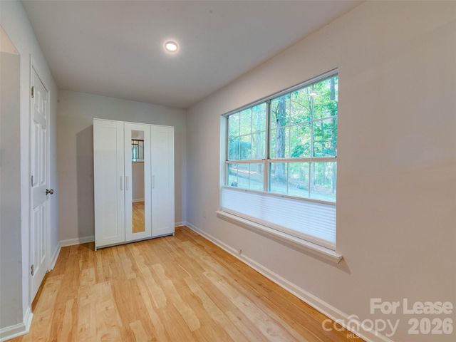 9006 Saint Thomas Lane, Charlotte, NC 28277