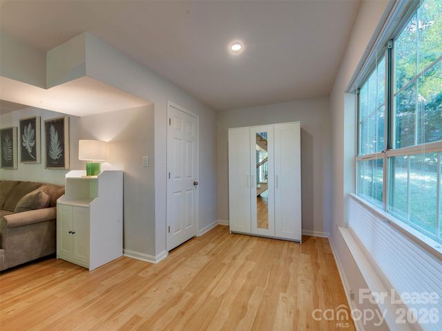 9006 Saint Thomas Lane, Charlotte, NC 28277