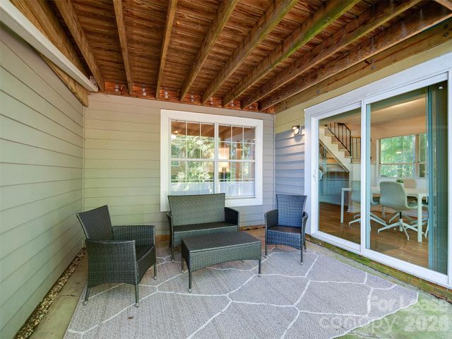 9006 Saint Thomas Lane, Charlotte, NC 28277