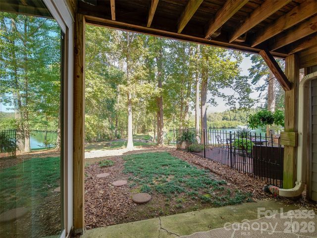 9006 Saint Thomas Lane, Charlotte, NC 28277