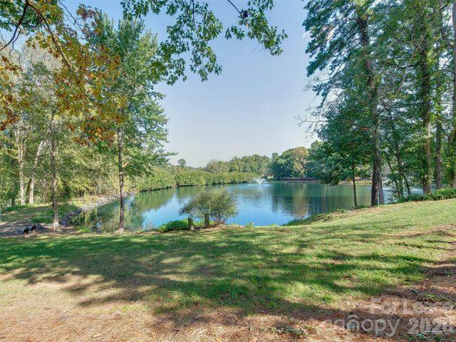 9006 Saint Thomas Lane, Charlotte, NC 28277