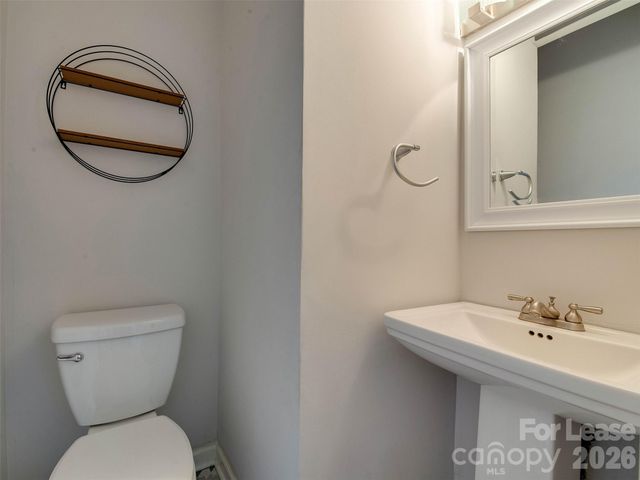 9006 Saint Thomas Lane, Charlotte, NC 28277