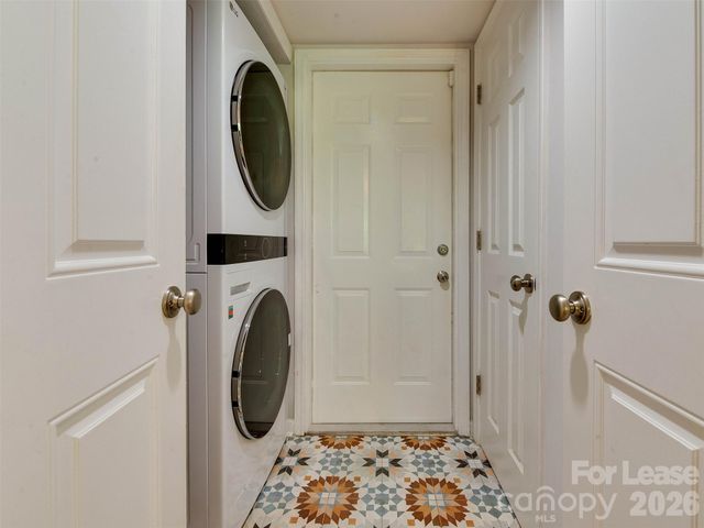 9006 Saint Thomas Lane, Charlotte, NC 28277