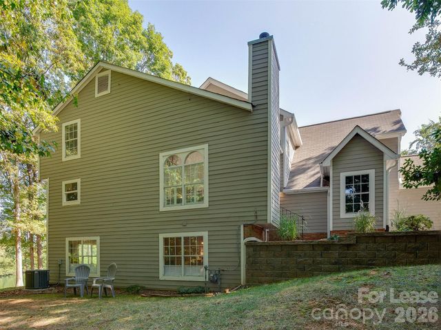 9006 Saint Thomas Lane, Charlotte, NC 28277