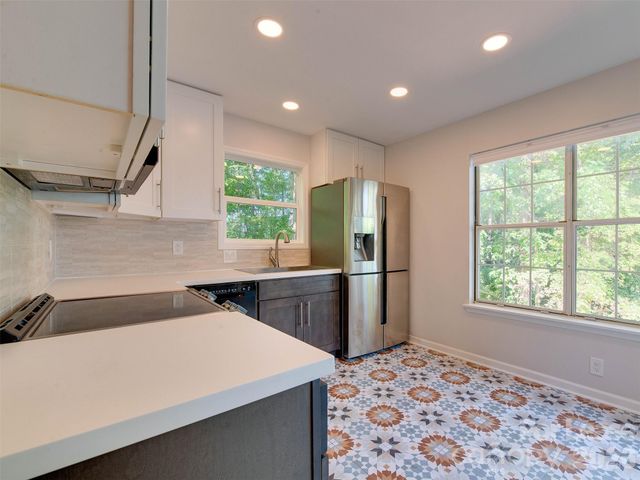 9006 Saint Thomas Lane, Charlotte, NC 28277