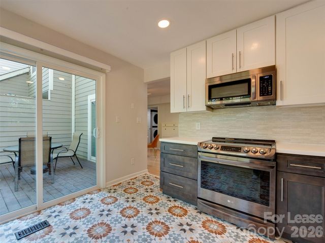 9006 Saint Thomas Lane, Charlotte, NC 28277