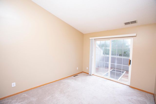 15805 24th Avenue N F, Plymouth, MN 55447