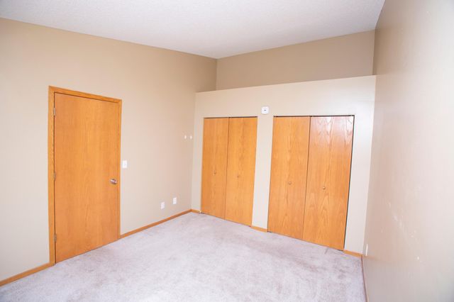 15805 24th Avenue N F, Plymouth, MN 55447
