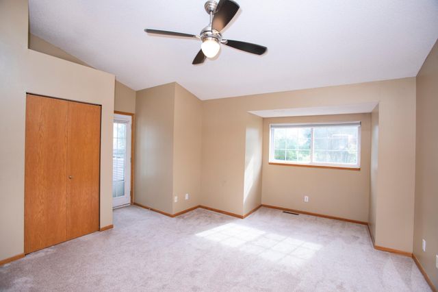 15805 24th Avenue N F, Plymouth, MN 55447