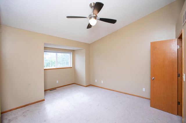 15805 24th Avenue N F, Plymouth, MN 55447