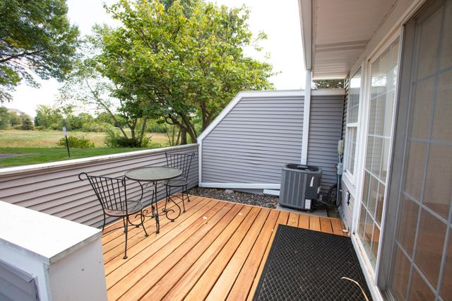 15805 24th Avenue N F, Plymouth, MN 55447