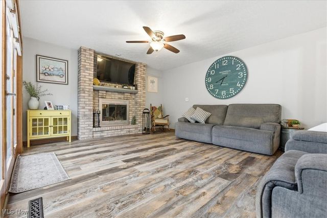 1621 Lakewood Circle, Washington, WV 26181