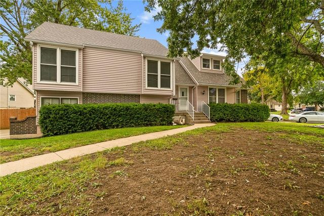 3712 SW Christiansen Drive, Blue Springs, MO 64014