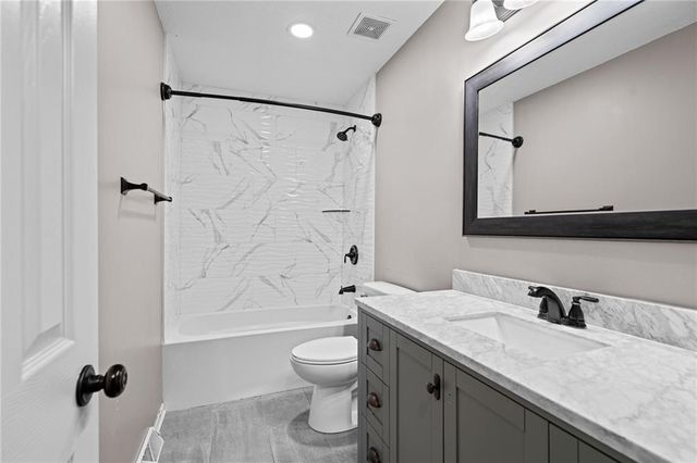 3712 SW Christiansen Drive, Blue Springs, MO 64014
