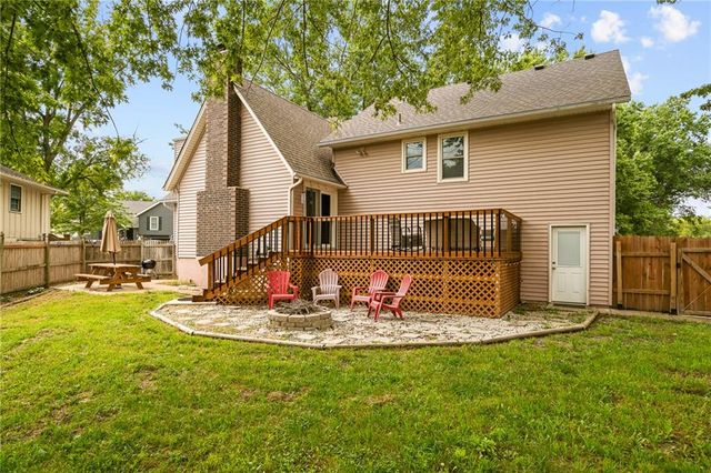 3712 SW Christiansen Drive, Blue Springs, MO 64014