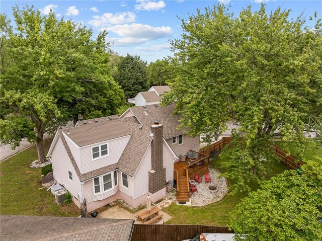 3712 SW Christiansen Drive, Blue Springs, MO 64014