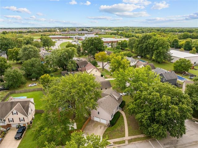 3712 SW Christiansen Drive, Blue Springs, MO 64014