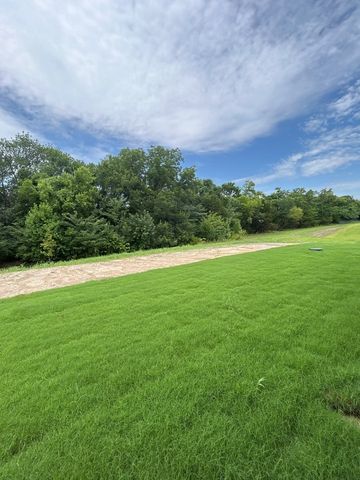 1001 Perrin Lane, Van Alstyne, TX 75495