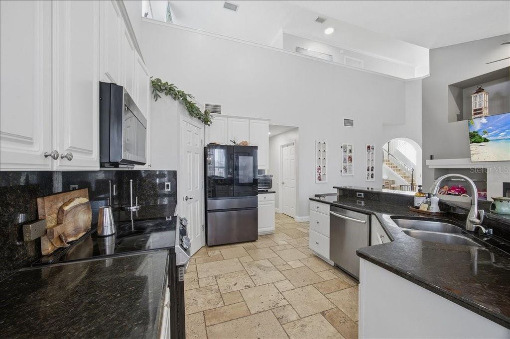 Image 11 of property listing at 13231 MEERGATE CIRCLE, Orlando, FL 32837