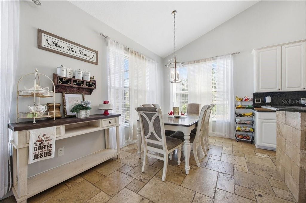 Image 13 of property listing at 13231 MEERGATE CIRCLE, Orlando, FL 32837