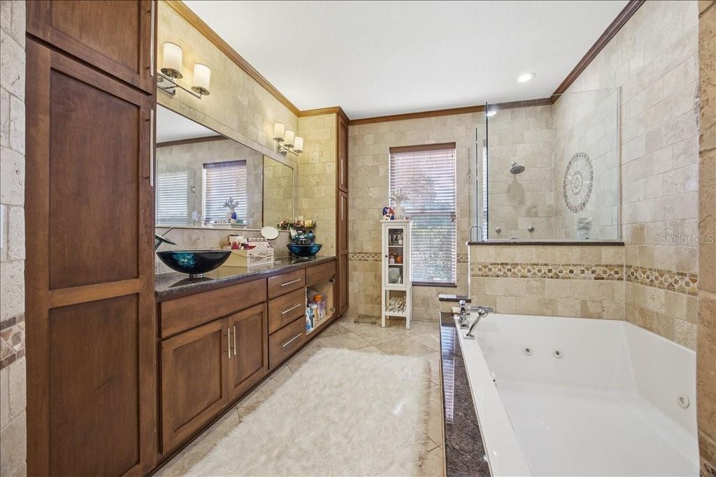 Image 17 of property listing at 13231 MEERGATE CIRCLE, Orlando, FL 32837