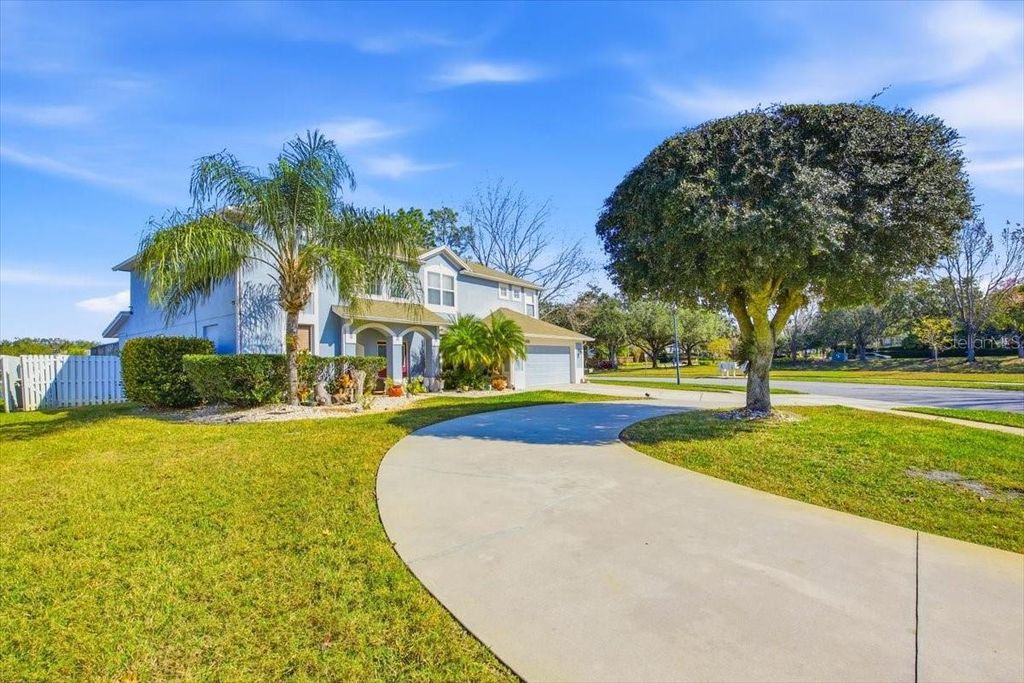 Image 4 of property listing at 13231 MEERGATE CIRCLE, Orlando, FL 32837