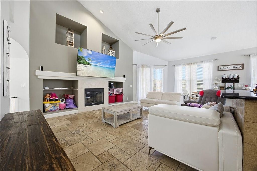 Image 9 of property listing at 13231 MEERGATE CIRCLE, Orlando, FL 32837