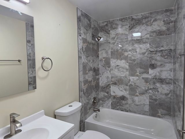 70 N Idlewild Avenue, Mundelein, IL 60060