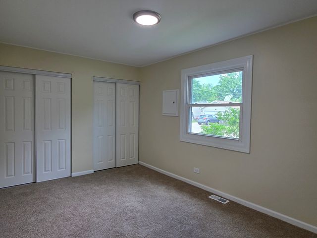 70 N Idlewild Avenue, Mundelein, IL 60060