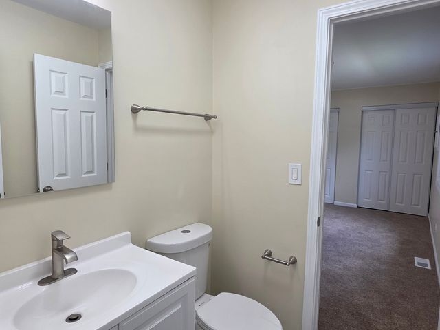 70 N Idlewild Avenue, Mundelein, IL 60060