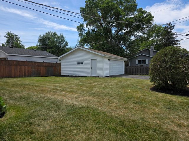 70 N Idlewild Avenue, Mundelein, IL 60060