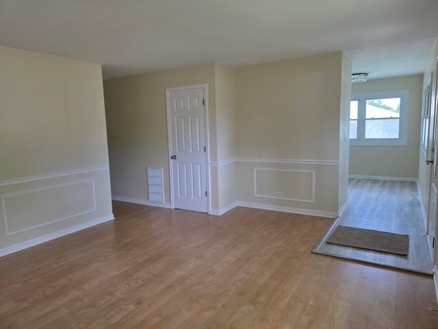 70 N Idlewild Avenue, Mundelein, IL 60060