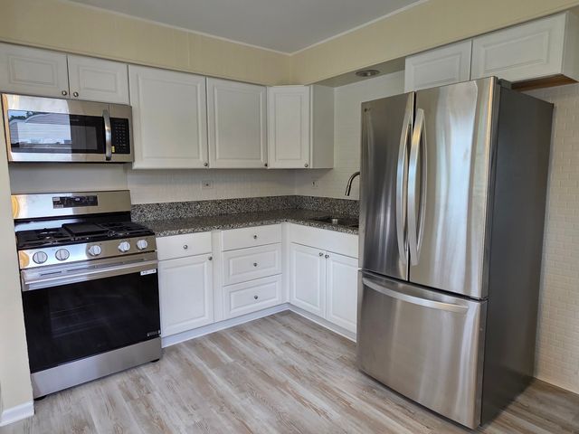 70 N Idlewild Avenue, Mundelein, IL 60060